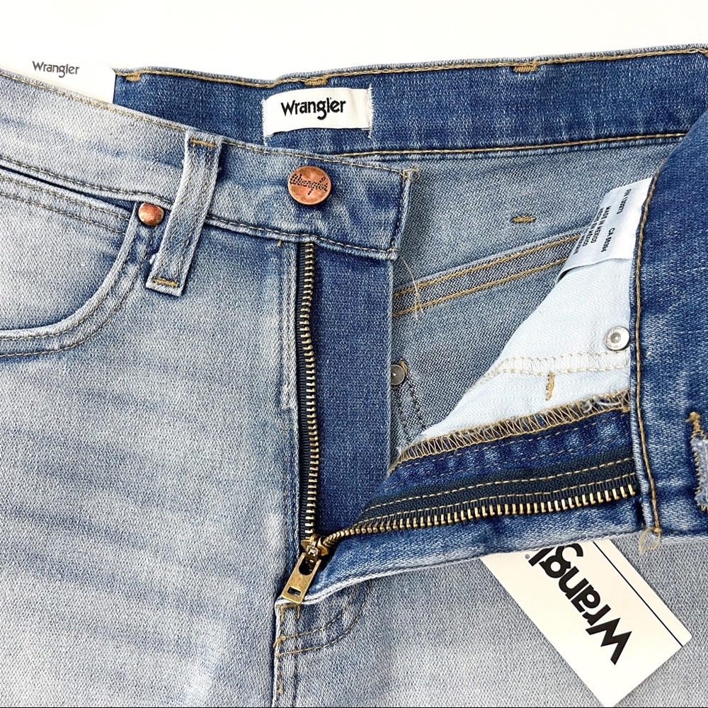 Wrangler | High Rise A-Line Stretch Short - Picture 8 of 12